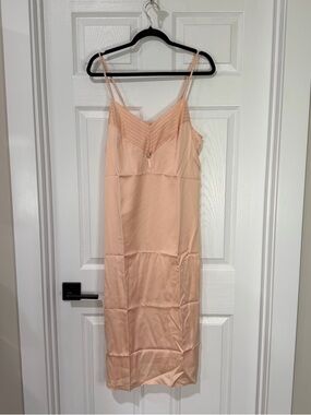VTG Union Made 🇺🇸 Peach Satin Slip Dress with Delicate V-Neck Detail